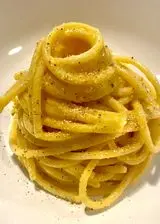 Ricetta Spaghettoni alla crema di tuorli con tartufo bianco