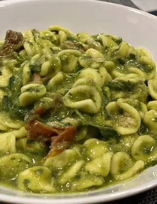 Ricetta Orecchiette con cime di rapa, pomodori secchi e sgombro di simone