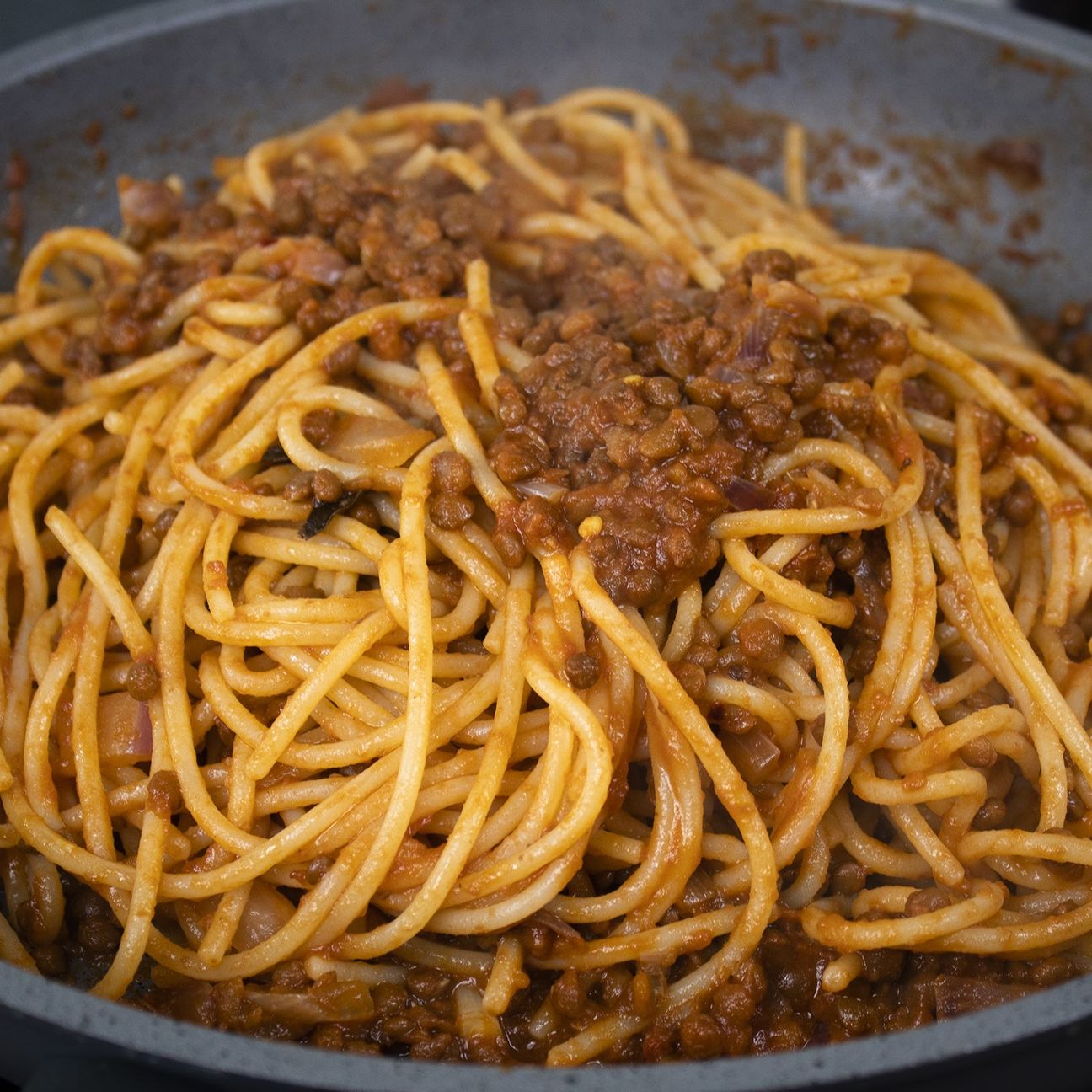 Spaghettoni con ragù di lenticchie