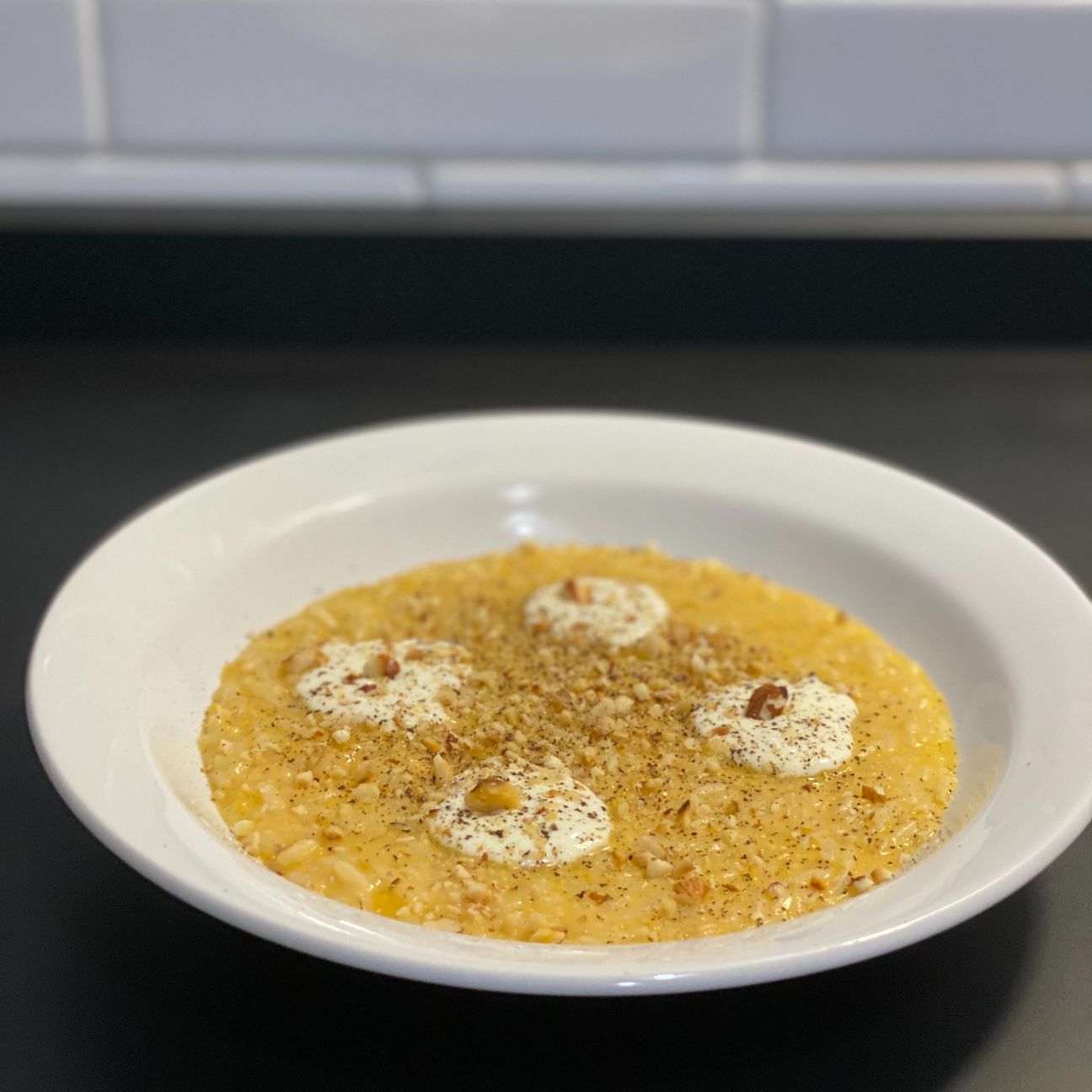 Risotto crema di zucca, fonduta di gorgonzola e nocciole