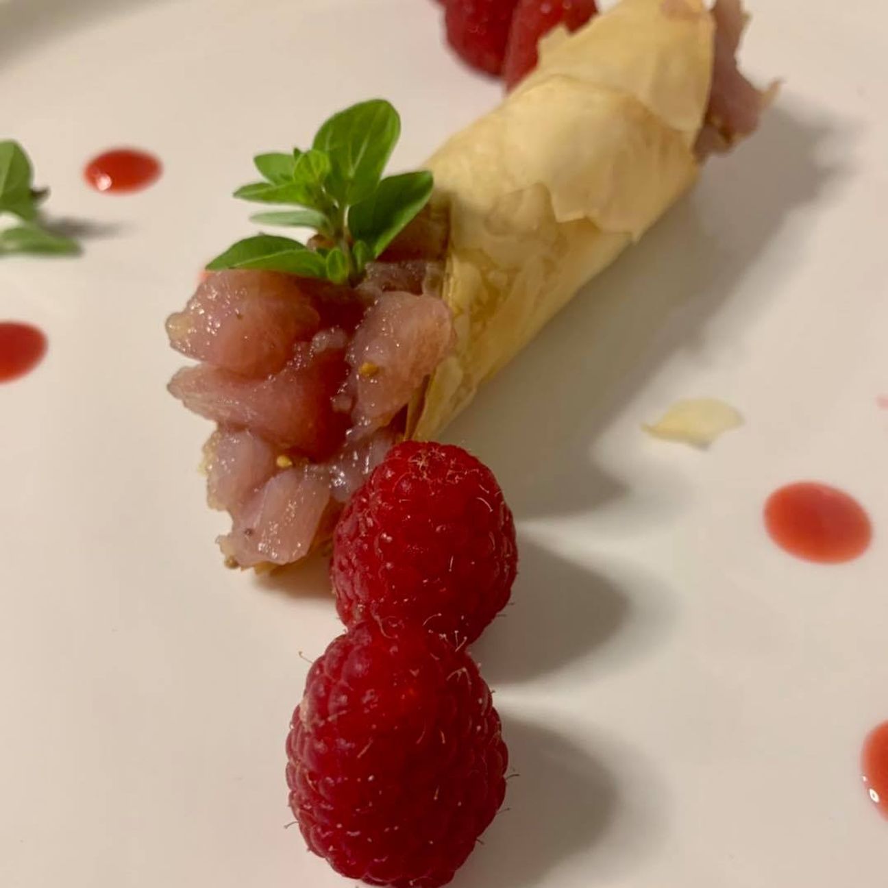 Tartare di tonno profumato al lampone