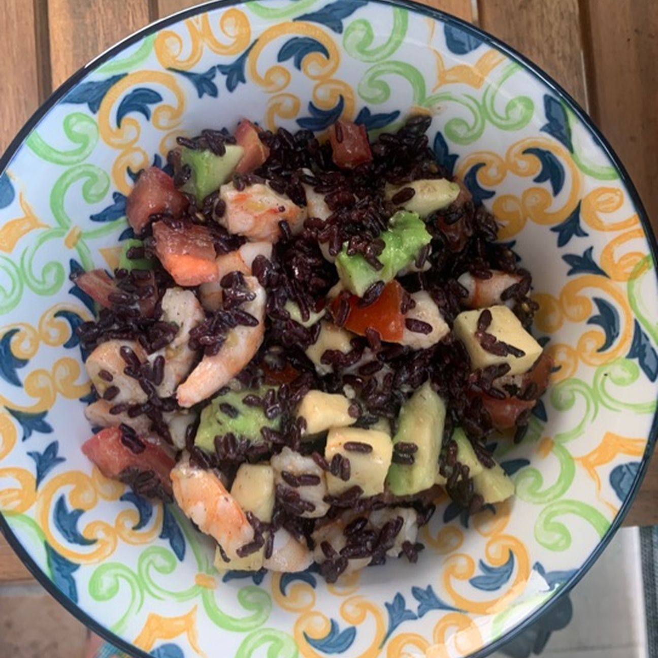 Insalata di riso venere Avocado e gamberi