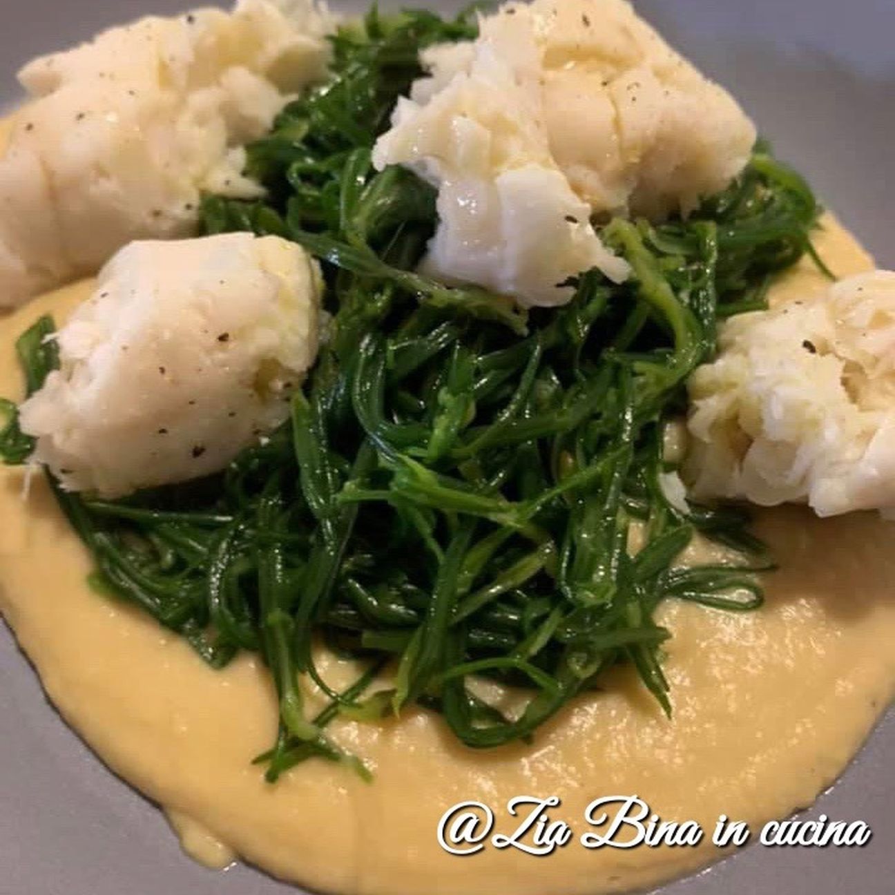 Baccalà e agretti su crema di ceci