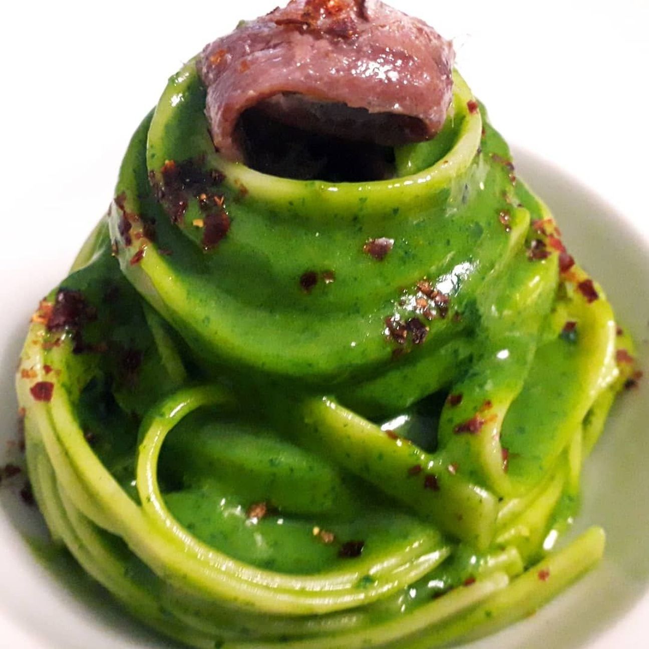Fettuccine vellutata di prezzemolo, alici e peperoncino