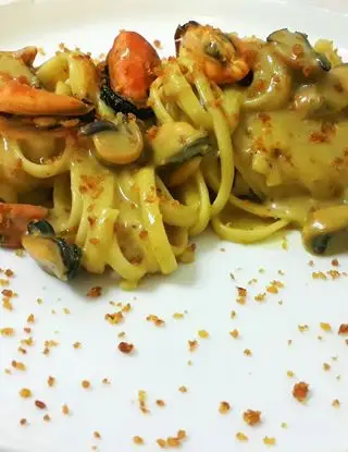 Ricetta Linguina trafilata, crema di cozze e curcuma, crumble di pane aromatizzato 'nduja di gjdesa