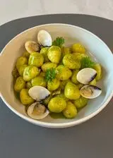 Ricetta Gnocchi al pesto e vongole