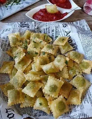 Ricetta Ravioli ricotta e spinaci fritti con salsa ketchup di PAF