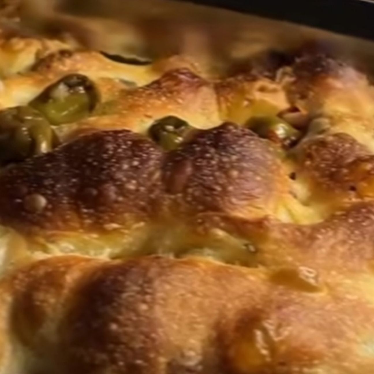 Focaccia con le olive verdi