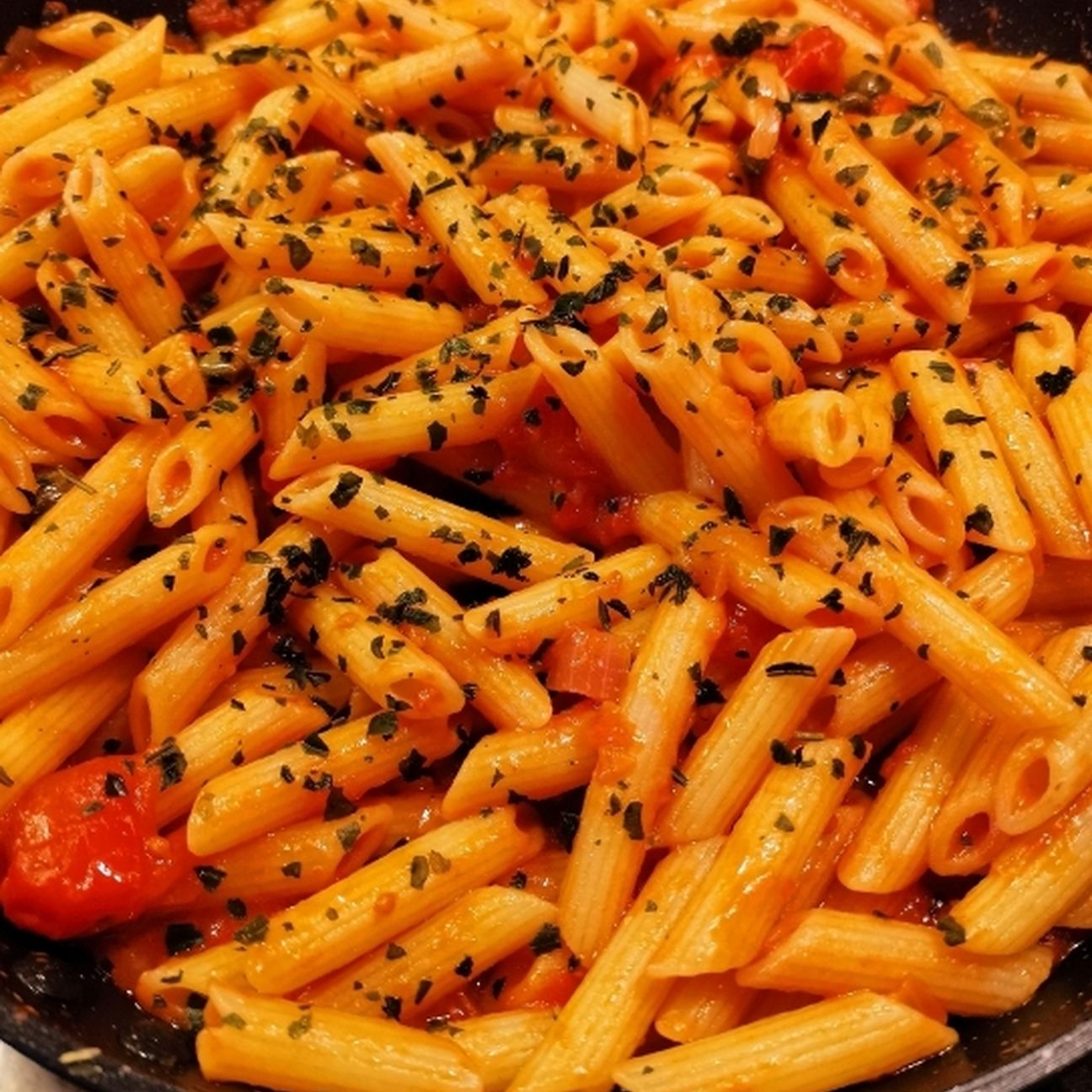 Penne rigate pomodoro e basilico