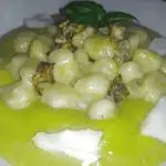 Ricetta Gnocchi al baccalà mantecati alla crema di pecorino su crema di zucchine