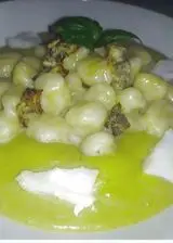 Ricetta Gnocchi al baccalà mantecati alla crema di pecorino su crema di zucchine