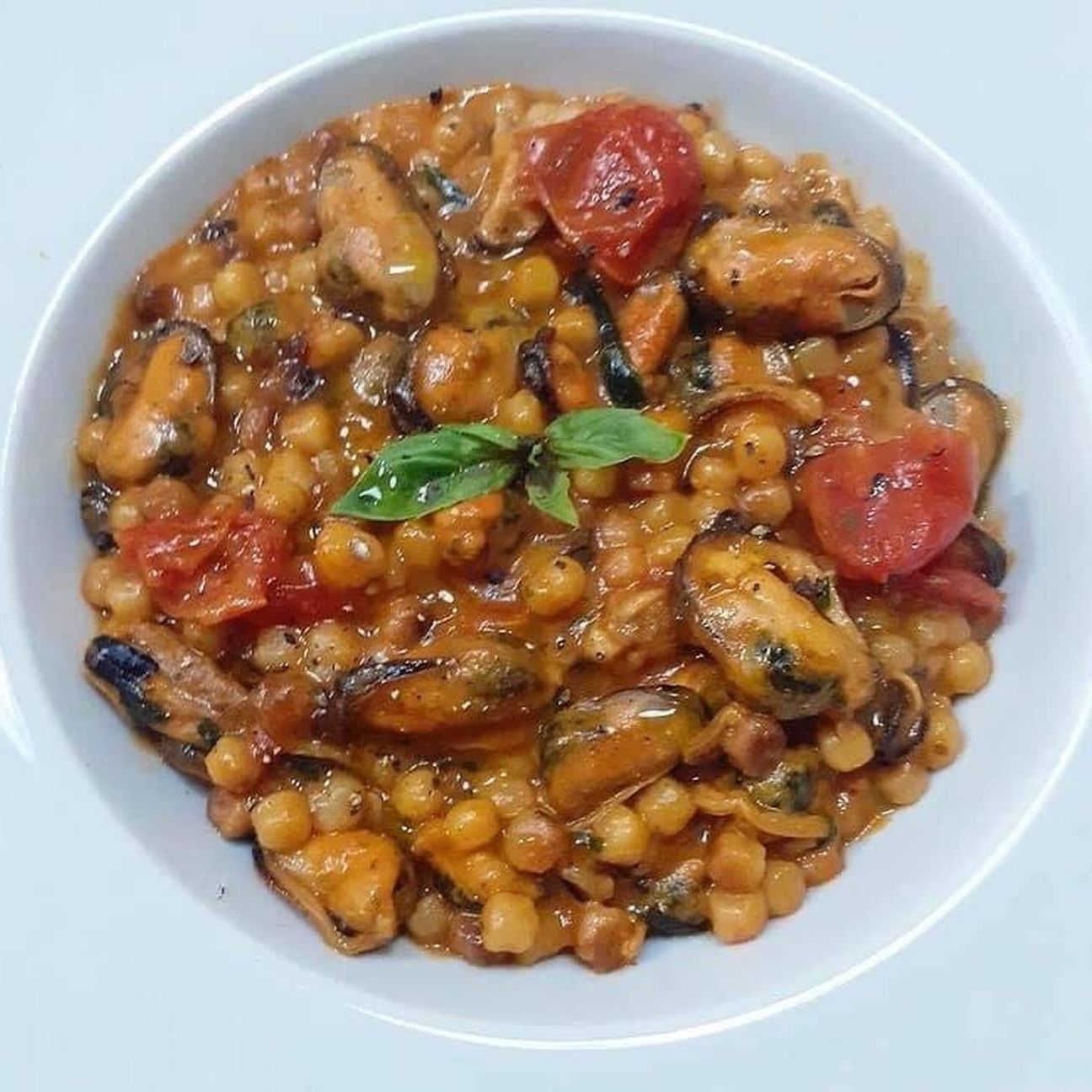 Fregola con cozze e pomodorini