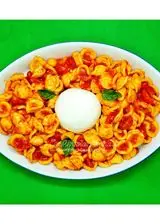 Ricetta Orecchiette con pomodorini e burrata.