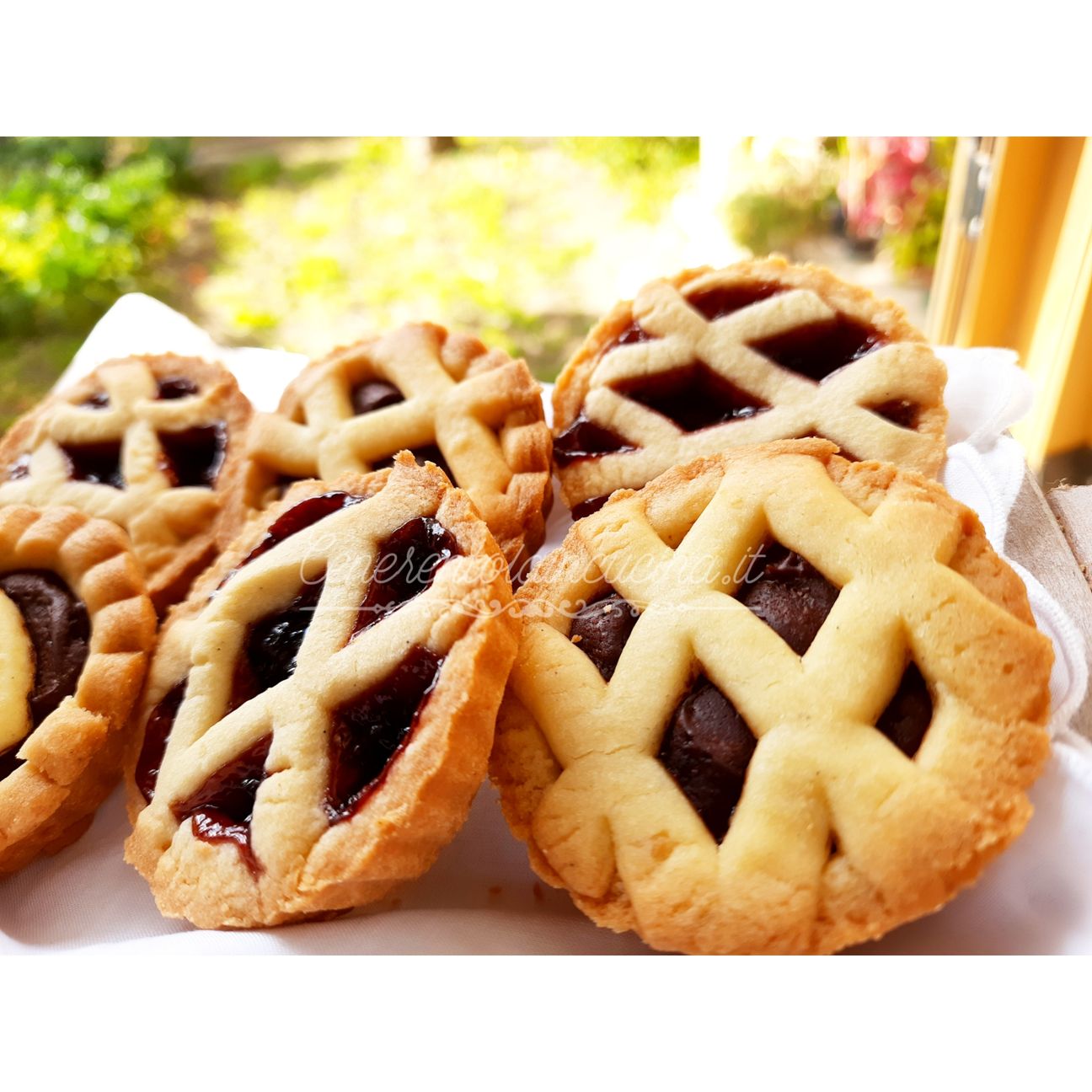 Crostatine con nutella e confettura.