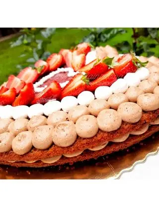Ricetta Torta con mousse al cioccolato e fragole. di josephine84