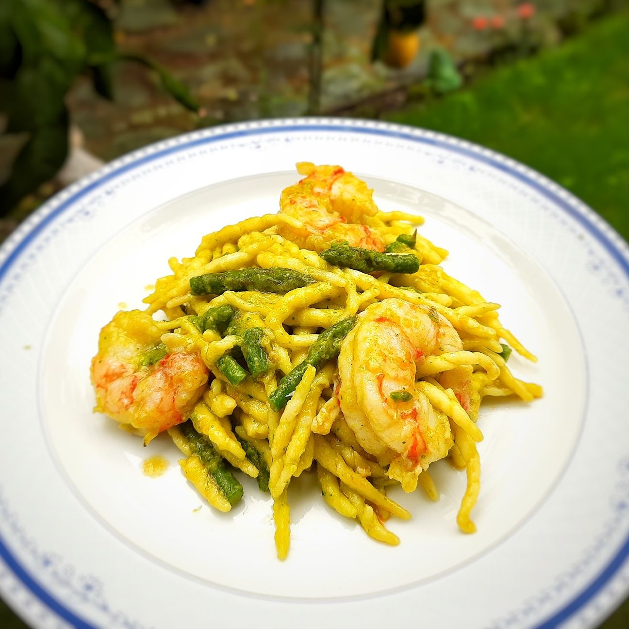 Trofie con asparagi e gamberi.