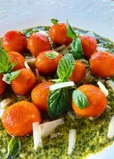 Ricetta Gnocchi di pomodoro su pesto alle mandorle