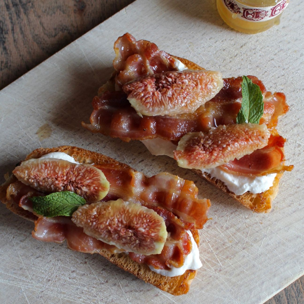 Bruschette bacon ricotta e fichi 🥓
