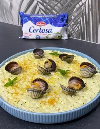 Ricetta Risotto con crema di zucchine, Certosa, vongole e bottarga 💚 di Aliscookery