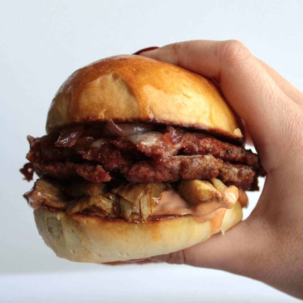 Hamburger di manzo con salsa in panini al farro, BORA