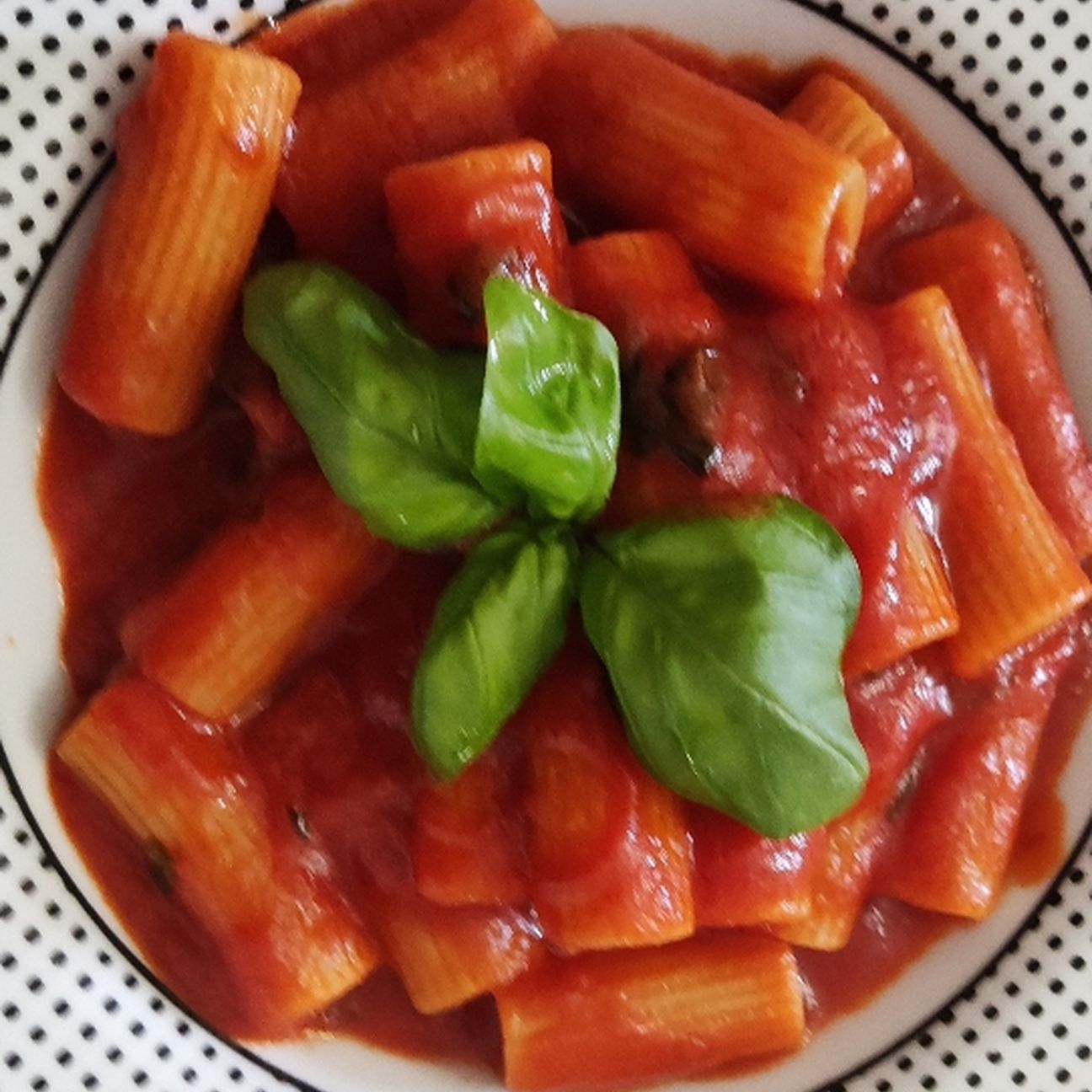 Rigatoni aglio olio peperoncino in rosso