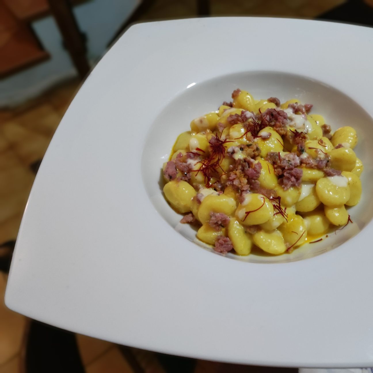 Gnocchetti allo zafferano, Salsiccia, Fondutina di parmigiano reggiano 24 mesi e acqua al zafferano