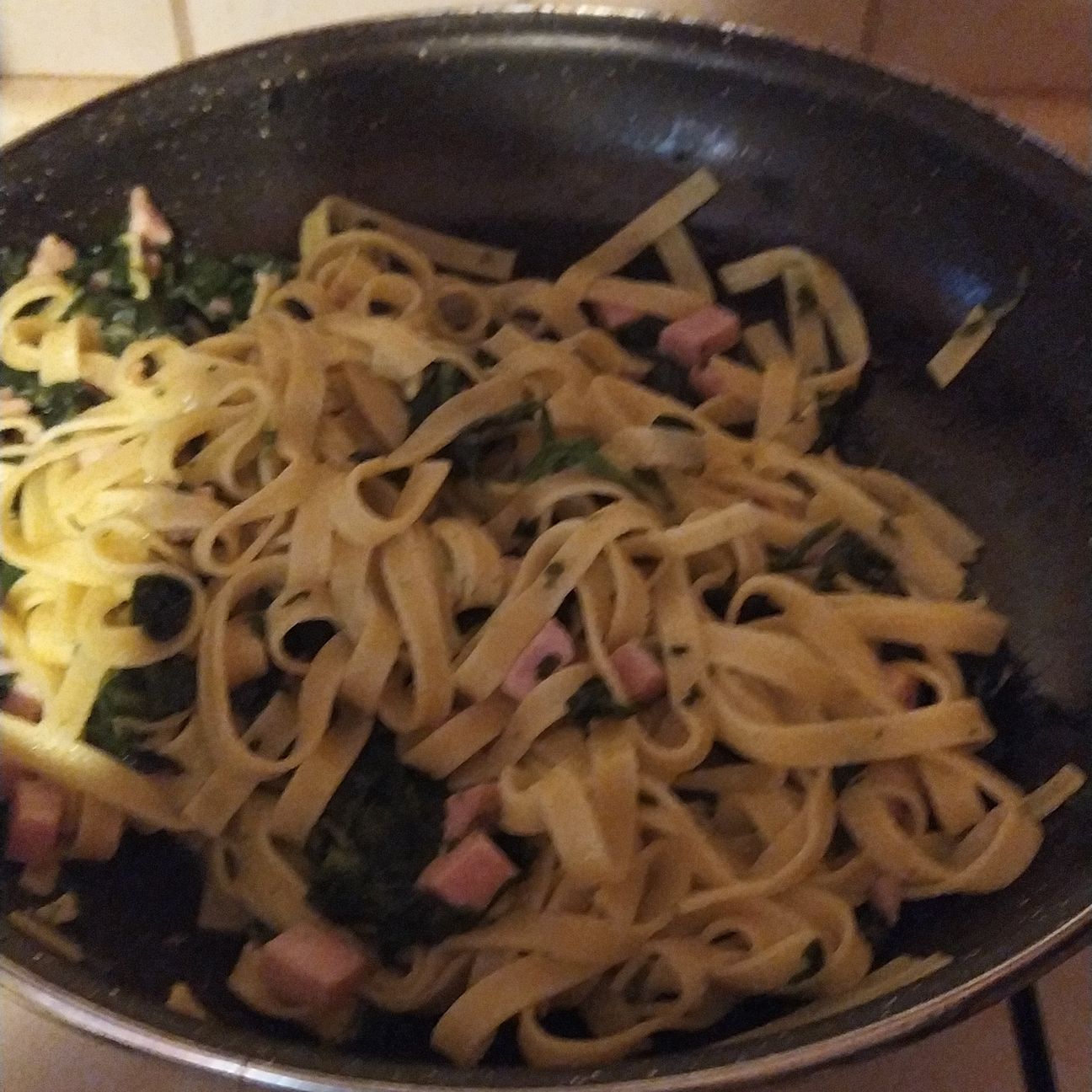 Tagliatelle spinaci e prosciutto