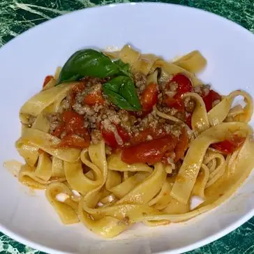 Ricetta Tagliatelle peperone, salsiccia e pomodorini di Alessia_s