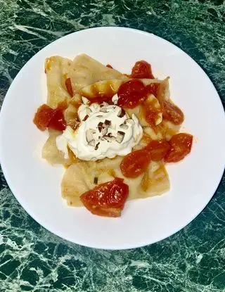 Ricetta Ravioli di gamberi con pomodorini e stracciatella di Alessia_s