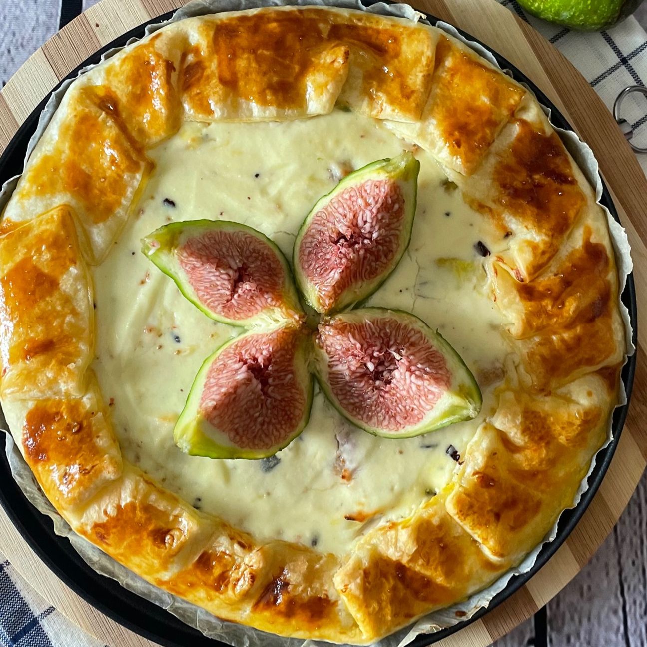Sfoglia dolce con ricotta, yogurt e fichi