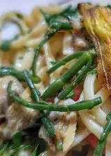 Ricetta Spaghettone vongole, salicornia e fiori di zucca.  