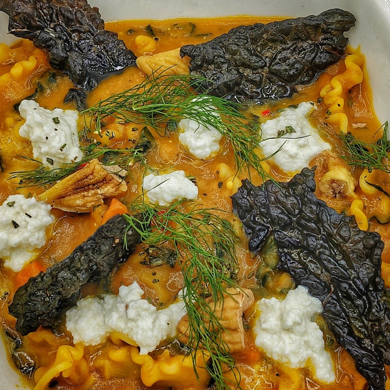 Reginette zucca, cavolo nero, caprino e castagne