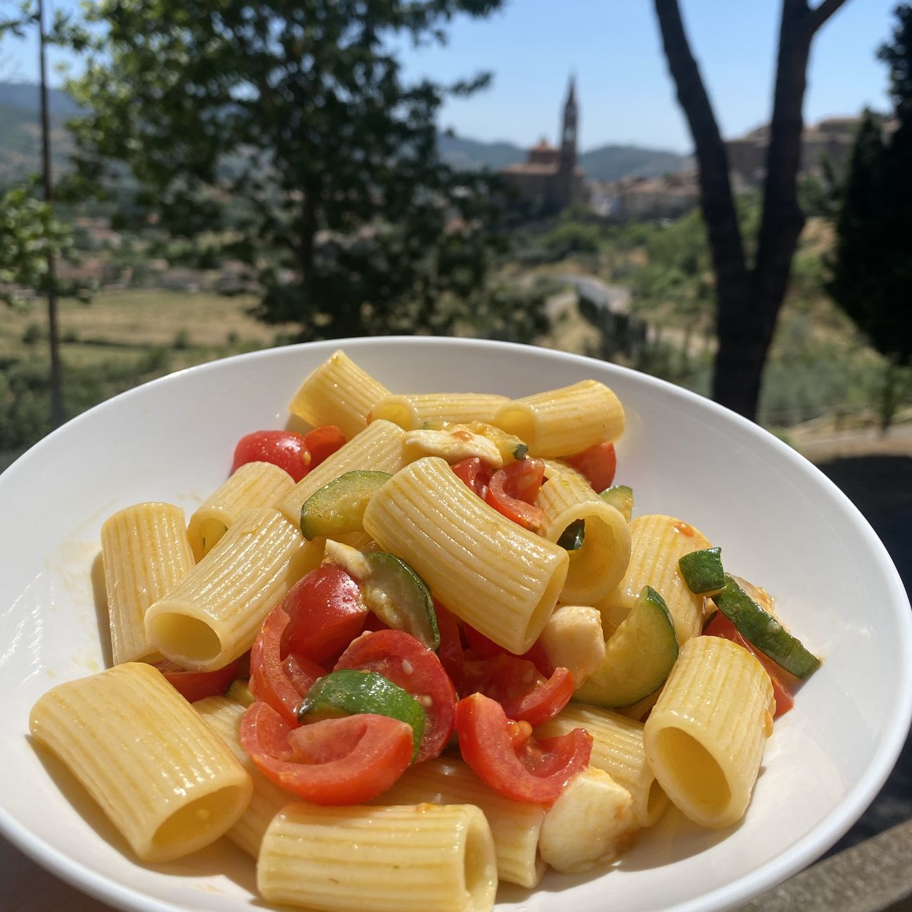 Pasta fredda zucchine, pomodorini e mozzarella