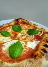 Ricetta Pizza con licoli cotta su pietra refrattaria