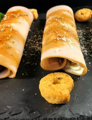 Ricetta Involtini di Fesa di Tacchino con Scamorza e Pesto di Radicchio e Noccioline di renacooking