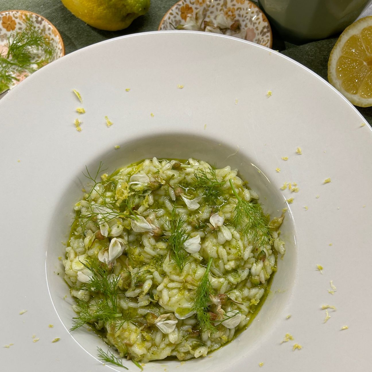 Risotto Crema di Basilico, Scamorza e Fiori di Acacia