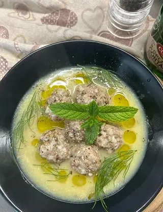 Ricetta Giouvarlakia - Polpette di carne macinata, riso ed erbe aromatiche in salsa Avgolemono di renacooking