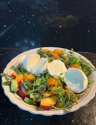 Ricetta Insalata di Portulaca con Prugne, Kumquat, Bufaline, Cetrioli e Pistacchi di renacooking