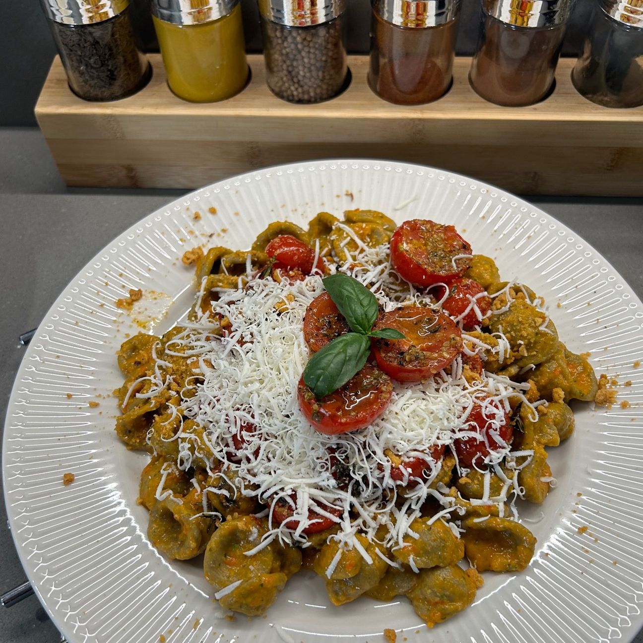 Orecchiette di Grano Arso con Crema Arancione, Pomodorini Confit, Taralli Sbriciolati e Cacioricotta