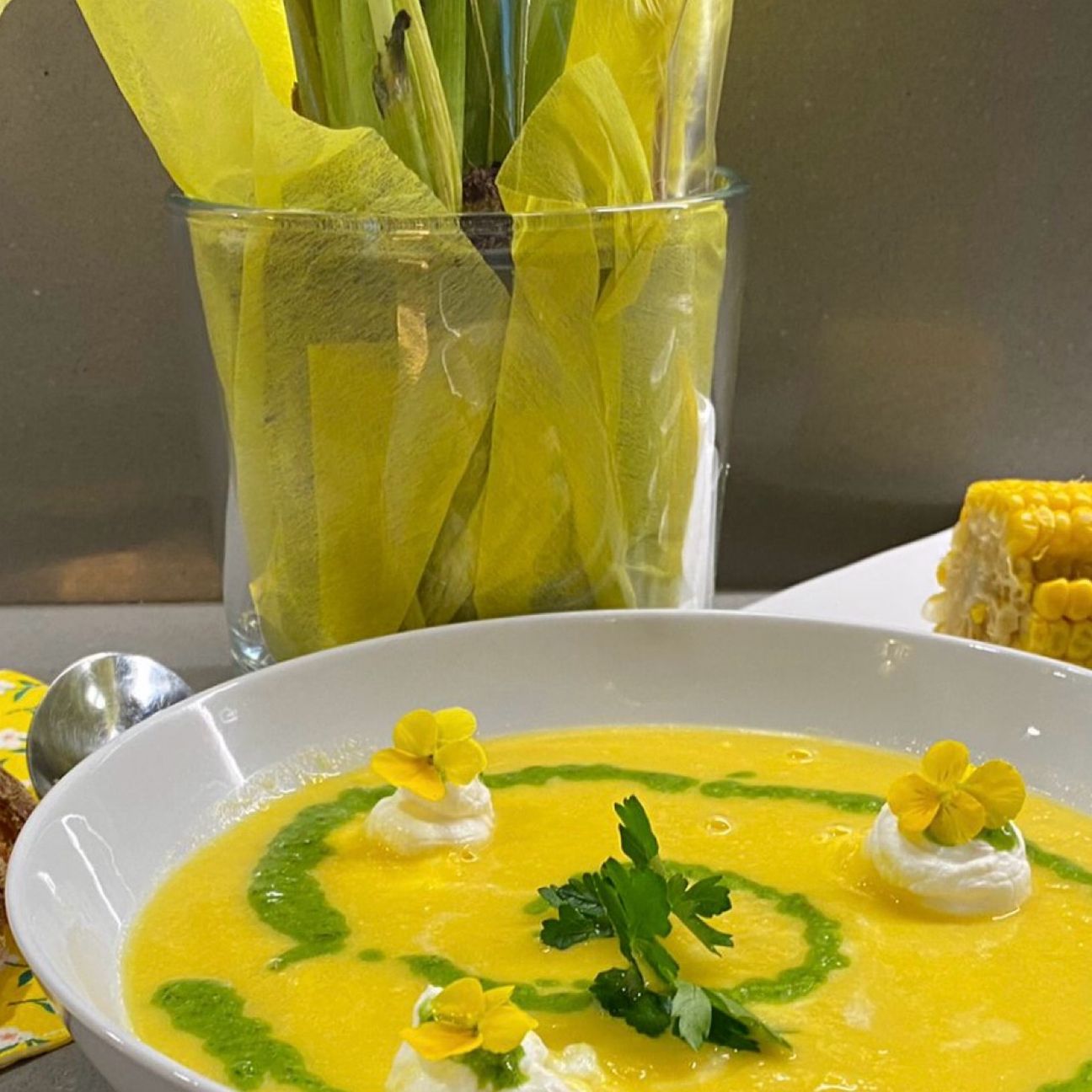 Vellutata di Mais con Gocce di Ricotta e Crema di Prezzemolo