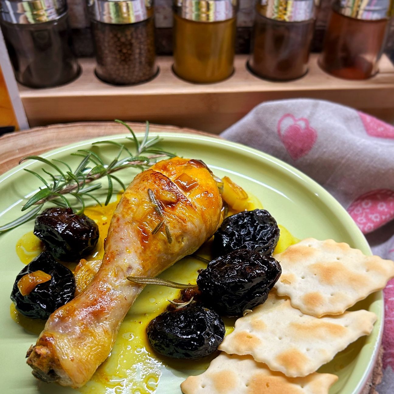POLLO DORATO con PRUGNE e ZAFFERANO