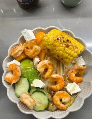 Ricetta Insalata di indivia belga arrostita, avocado e gamberi di renacooking