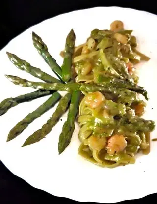 Ricetta Fettuccine asparagi e gamberetti di pinakitchen