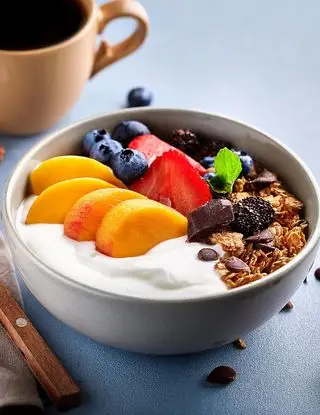 Ricetta Yogurt con frutta fresca, cereali e cioccolato fondente di pasquale_capuano