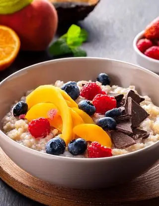 Ricetta Porridge con frutta fresca e cioccolato fondente di pasquale_capuano