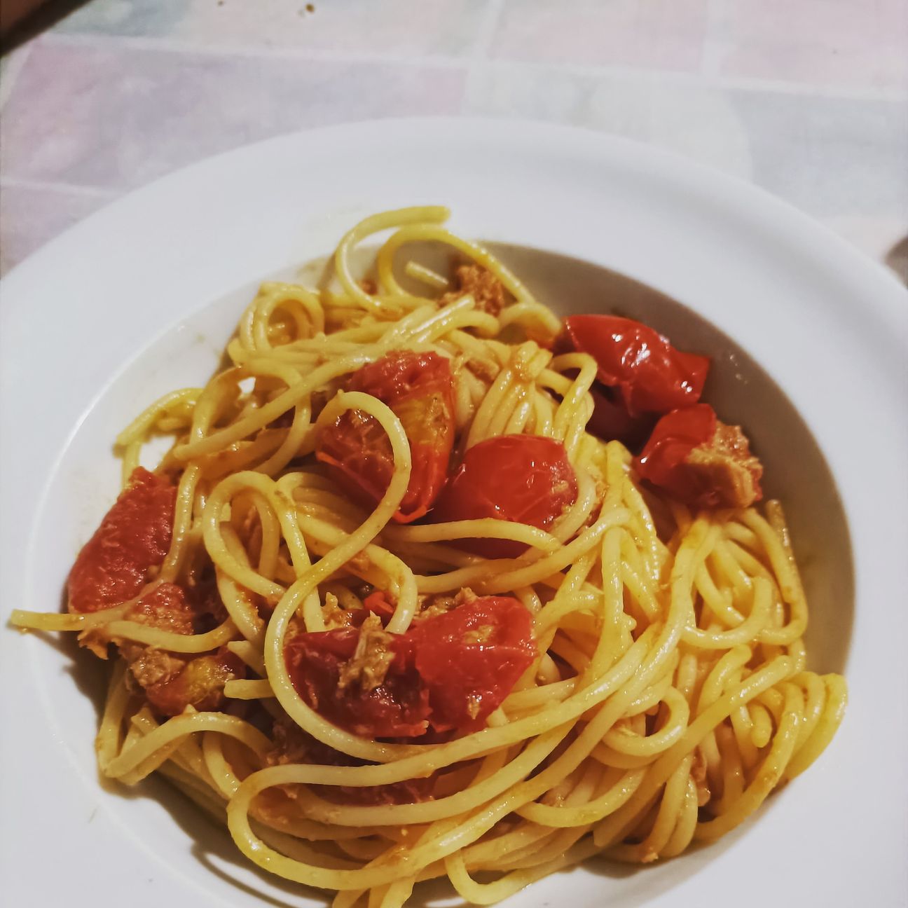 Spaghetti tonno e pomodorini