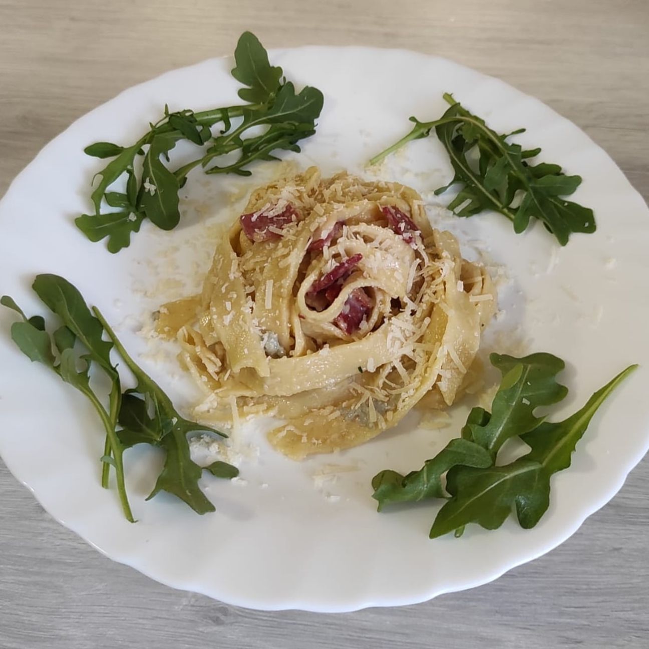 Tagliatelle con speck e gorgonzola