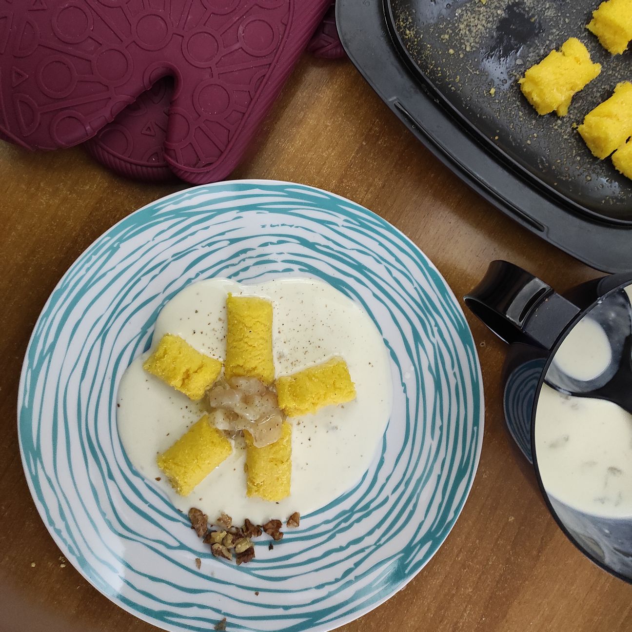 Gnocchi di polenta su fonduta e pere
