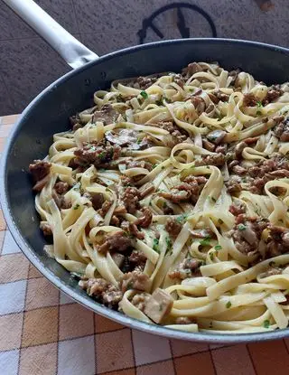 Ricetta Fettucce funghi e salsiccia di limpiattatore