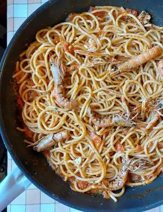 Ricetta Spaghettone con sugo di scampi di limpiattatore